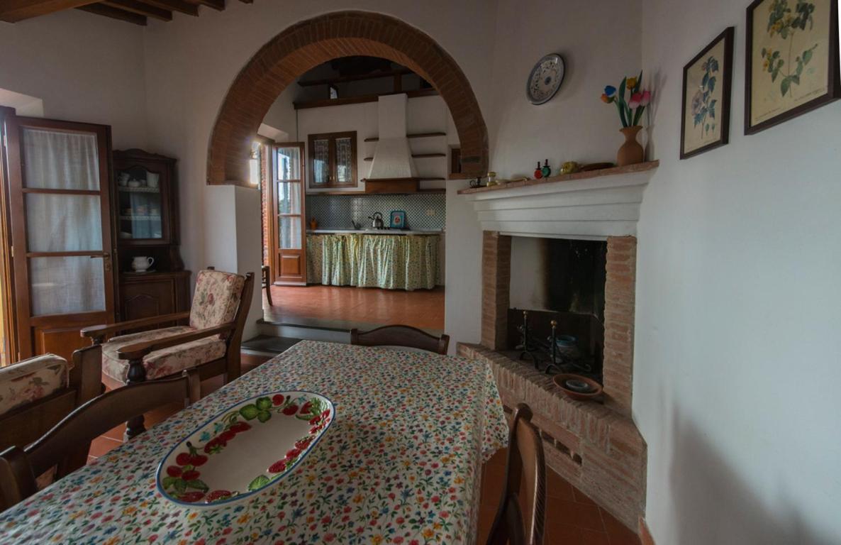 Agriturismo Poggio Al Tesoro Crespina Екстер'єр фото